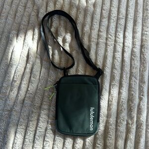 Lululemon Easy Access Crossbody 1.5L